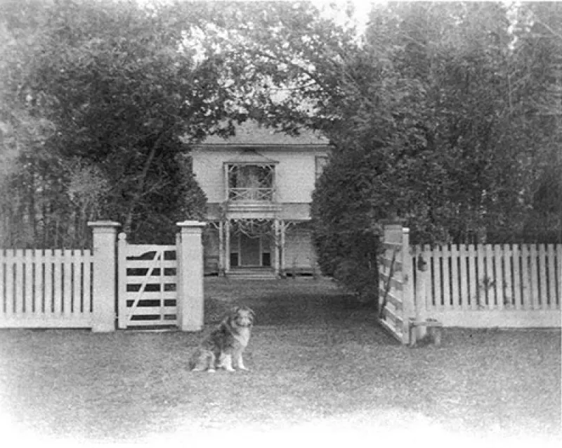 early historical photo of the heintzman house