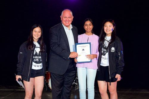 Mayor Frank Scarpitti presenting the Markham Youth Awards