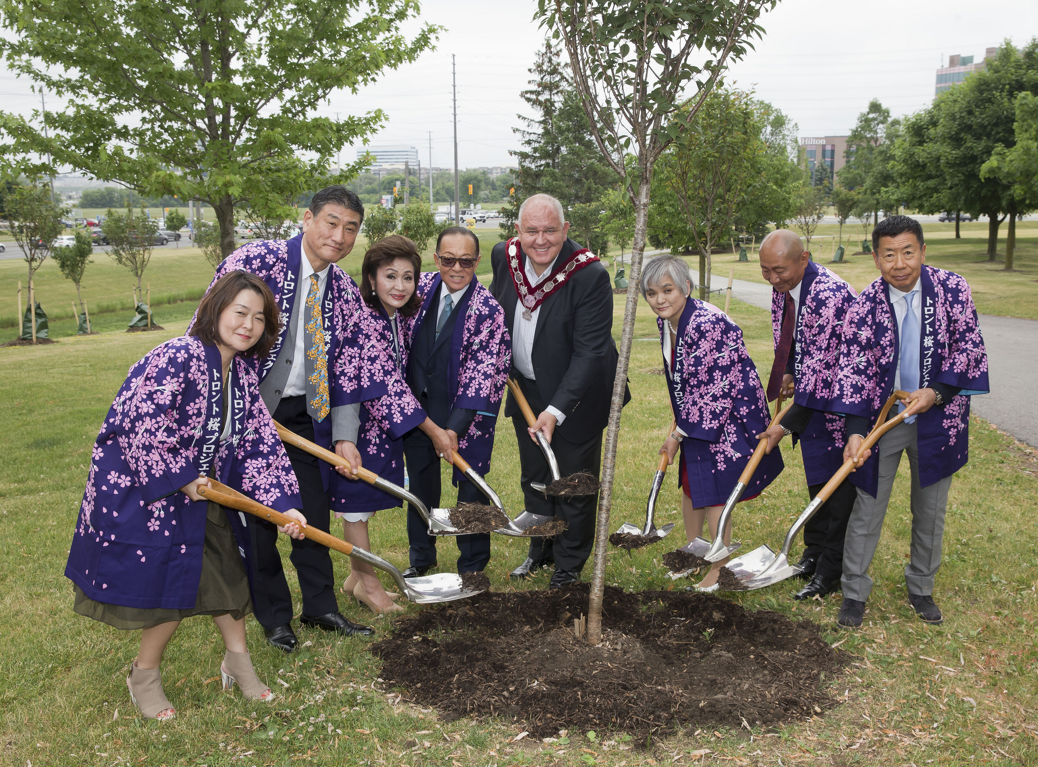 Left to right: Mrs. Michiko Sawatari & Mr. Masamori Sawatari, Governor, Rotary International District 2750, Japan; Mrs. Chako Setoyama, Vice-President & Mr. James Matsumoto, President, Toronto Sakura Project Committee; Markham Mayor Frank Scarpitti; Ms. Takako Ito, Consul-General, Consulate-General of Japan in Toronto; Mr. Takeshi Terada, President & CEO, Mitsubishi Electric Sales Canada Inc.; Mr. Masatoshi Nozaki, Toronto Sakura Project Committee.